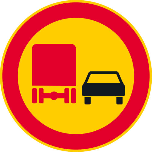 Kuorma-autolla ohittaminen kielletty
